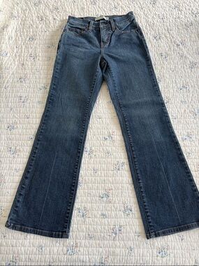 Levi’s Women’s Perfectly Slimming Bootcut 512- 2P medium